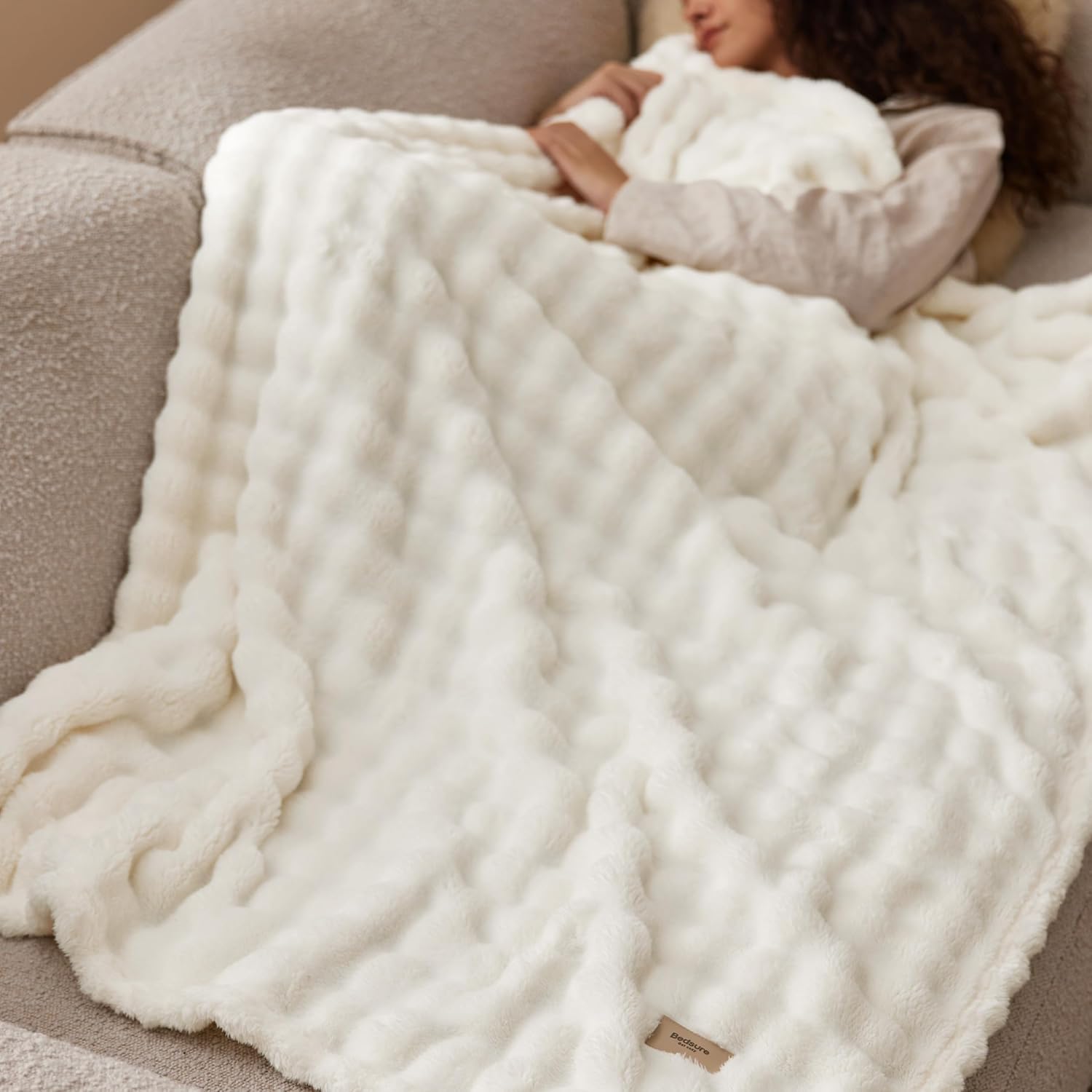 Bedsure 3D Fleece Bubble Blanket for Couch - GentleSoft Cute White Throw Blanket for Sofa Bed Room Decor - Luxury Soft Cozy Cloud Blanket Mothers Gifts for Women, Lightweight, Off White, 50"×60" - Image 8