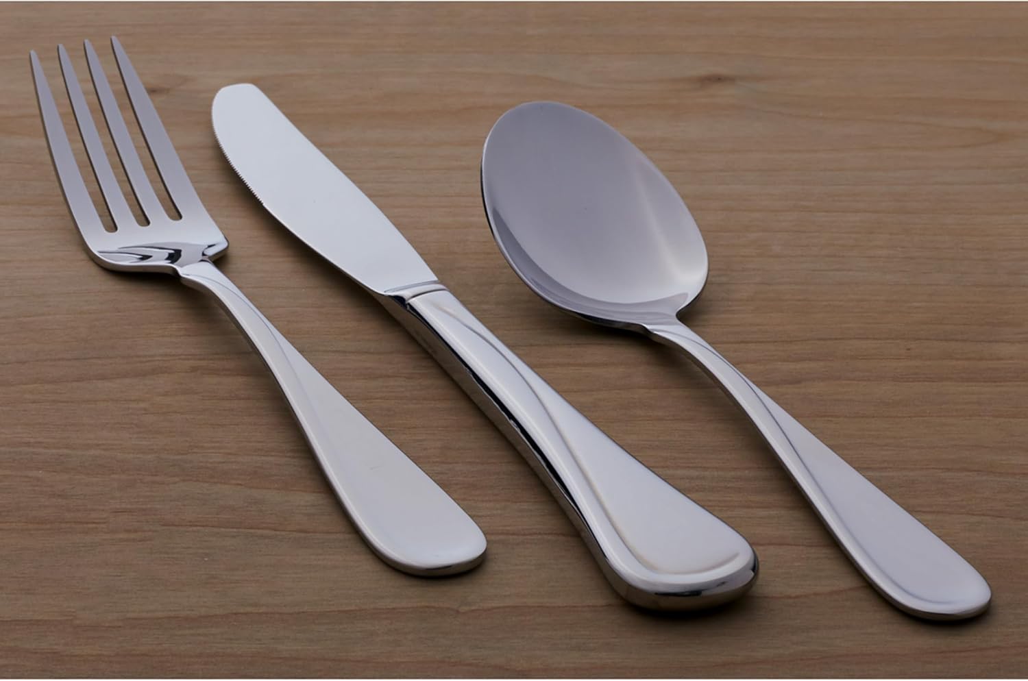 Oneida Silverware Set For 4, Flight 20-Piece Everyday Flatware Set, Service For 4, 18/0 Stainless Steel, Swirl, Mirror Finish, Dishwasher Safe, Knives Spoons and Forks Set, Dining (Silver, 20 Pieces) - Image 9