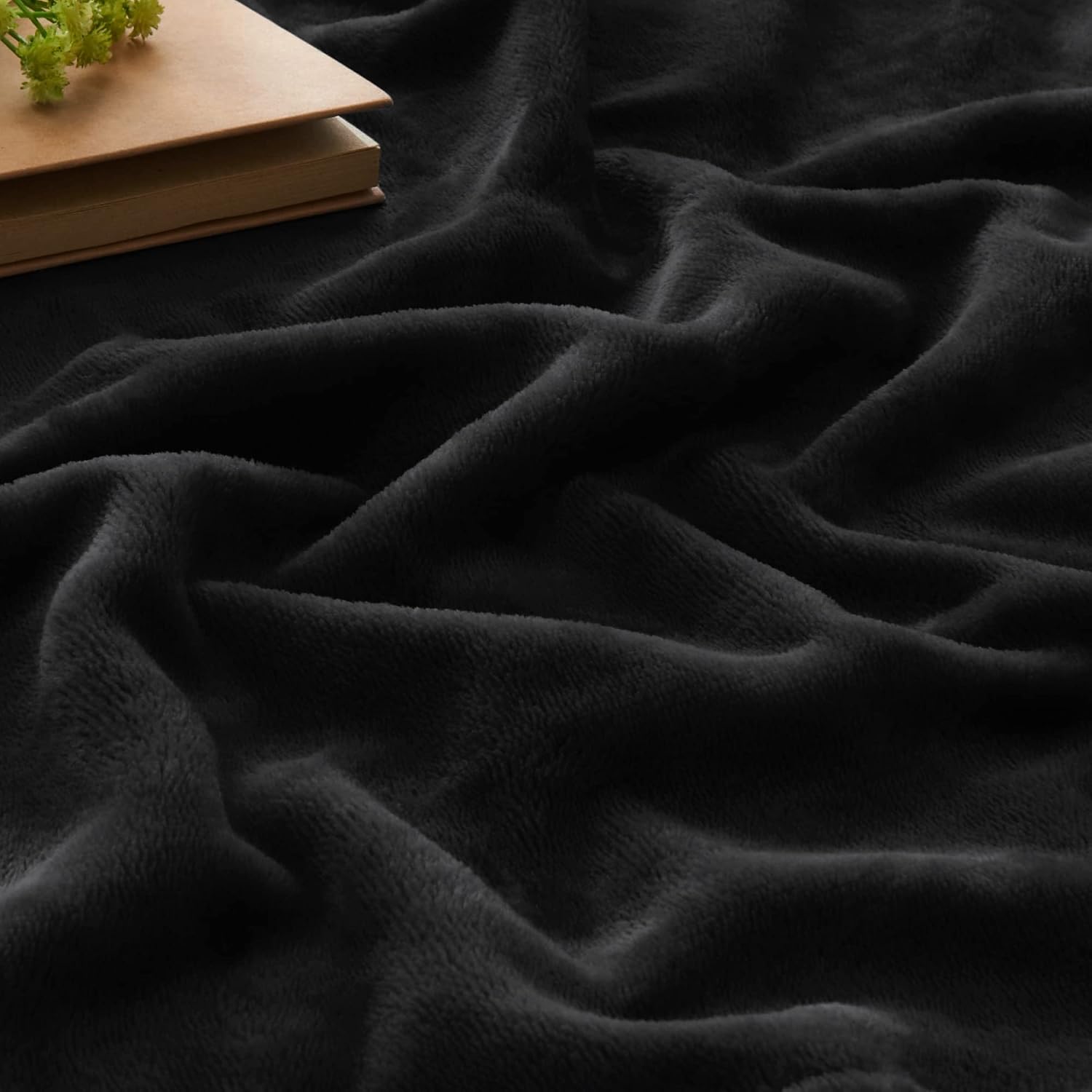 BEDELITE Fleece Blanket Black Throw Blankets for Couch & Bed, Luxury Plush Cozy Fuzzy Blanket 50x60 inches, Super Soft Warm Lightweight Throw Blanket for Travel Camping - Image 4