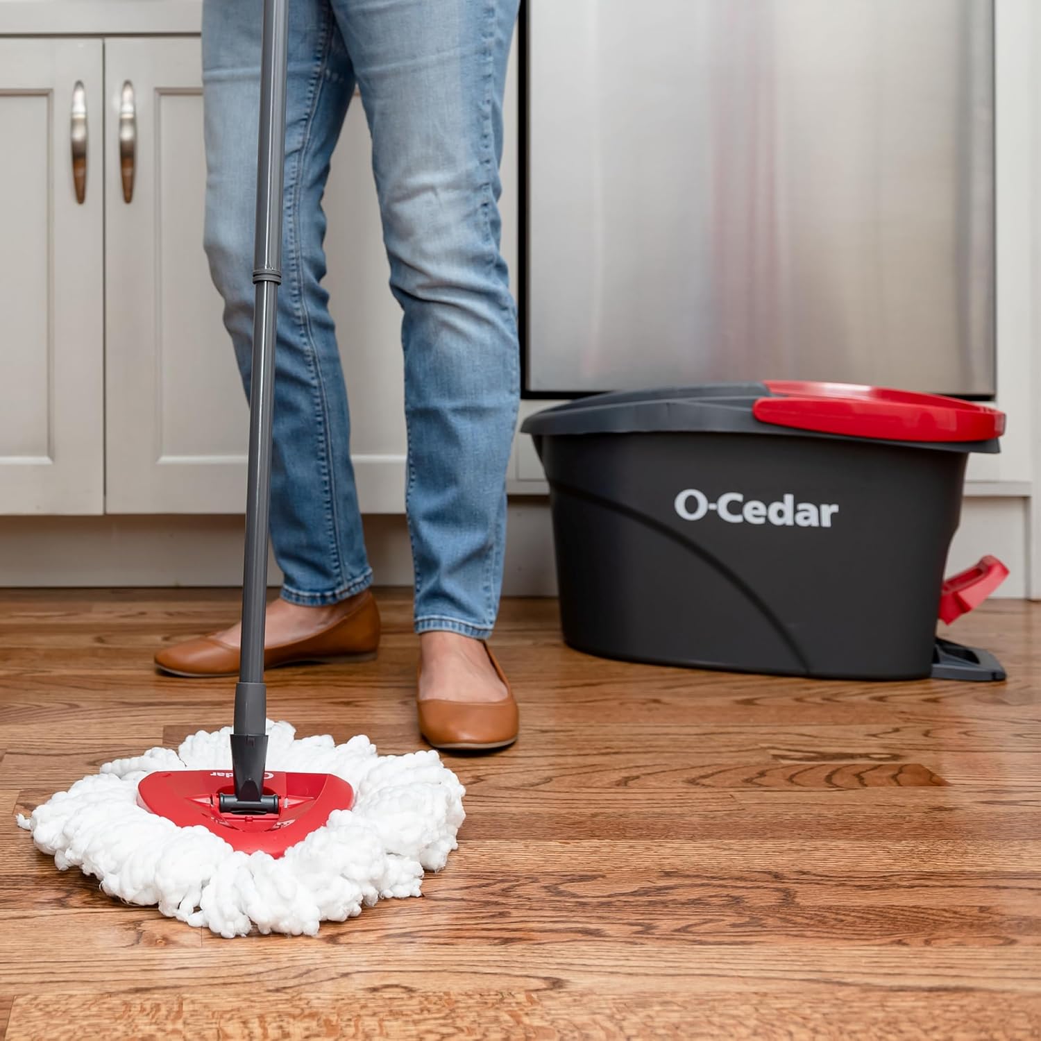 O-Cedar Easywring Microfiber Spin Mop & Bucket Floor Cleaning System + 3 Extra Refills (4 Refills Included) - Image 9